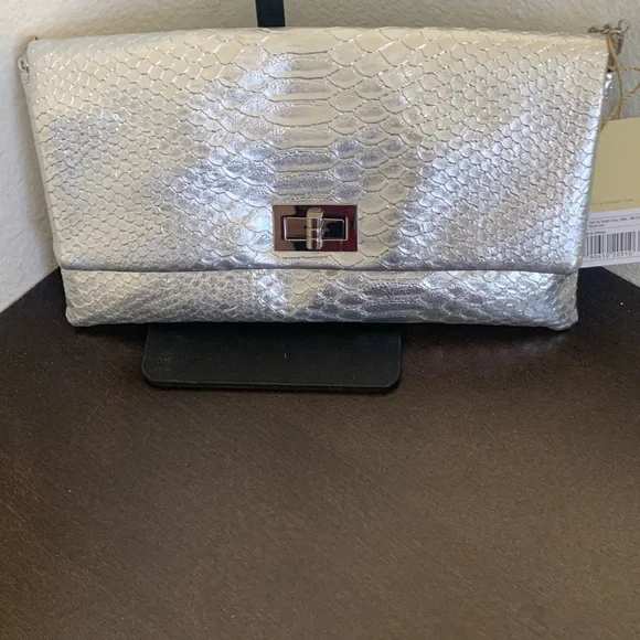 Elegant Silver Textured  Crossbody/Clutch with Chain Strapz - Picture 2 of 11